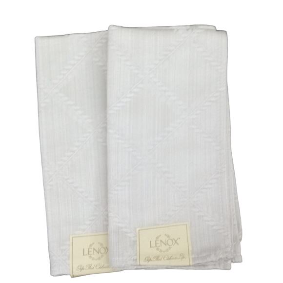 Lenox Laurel Leaf Dinner Napkins  Pair Silver Platinum Color 18"x 18" - Picture 3 of 14